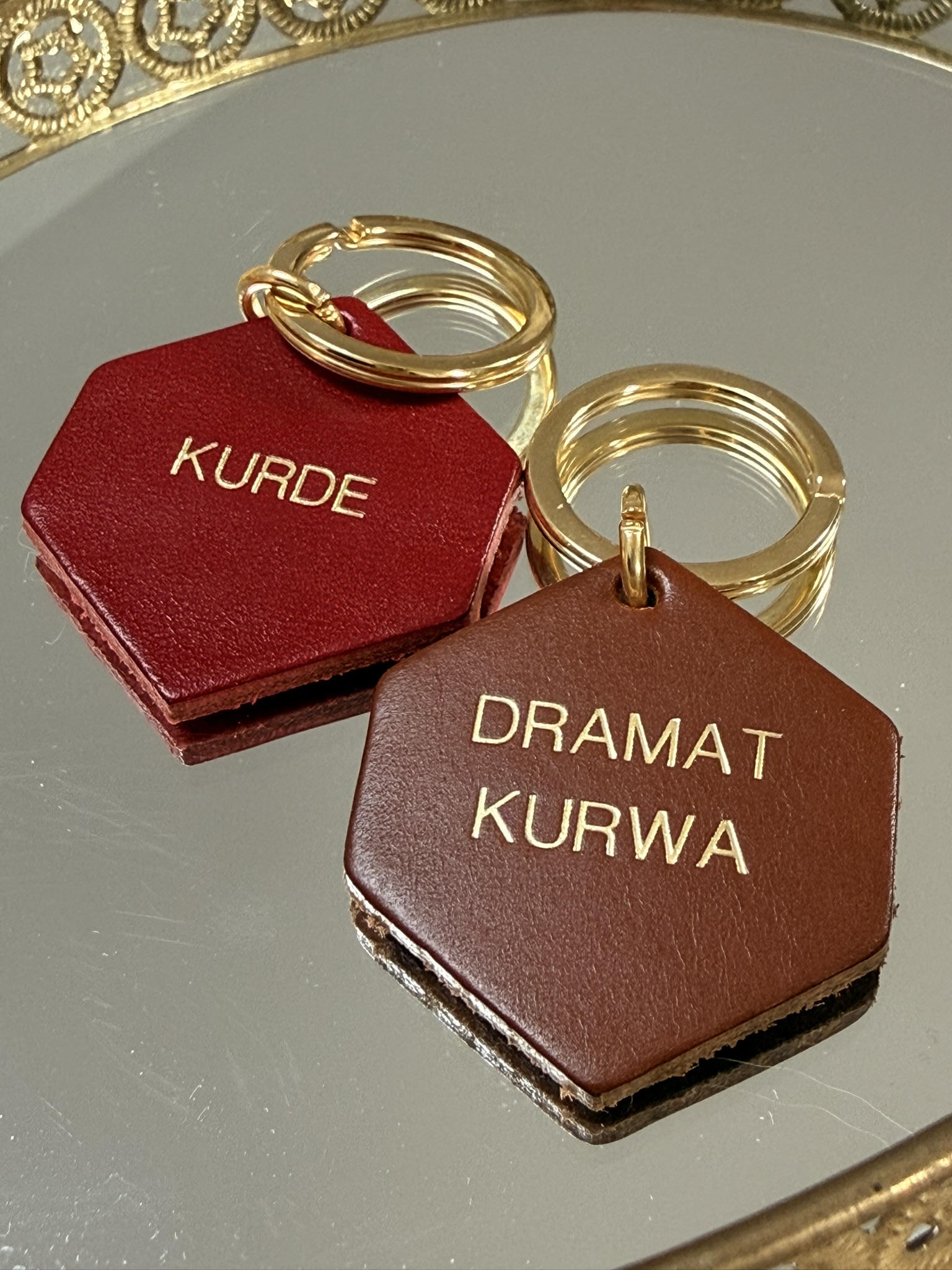Brelok skórzany "Dramat kurwa" - obrazek 5