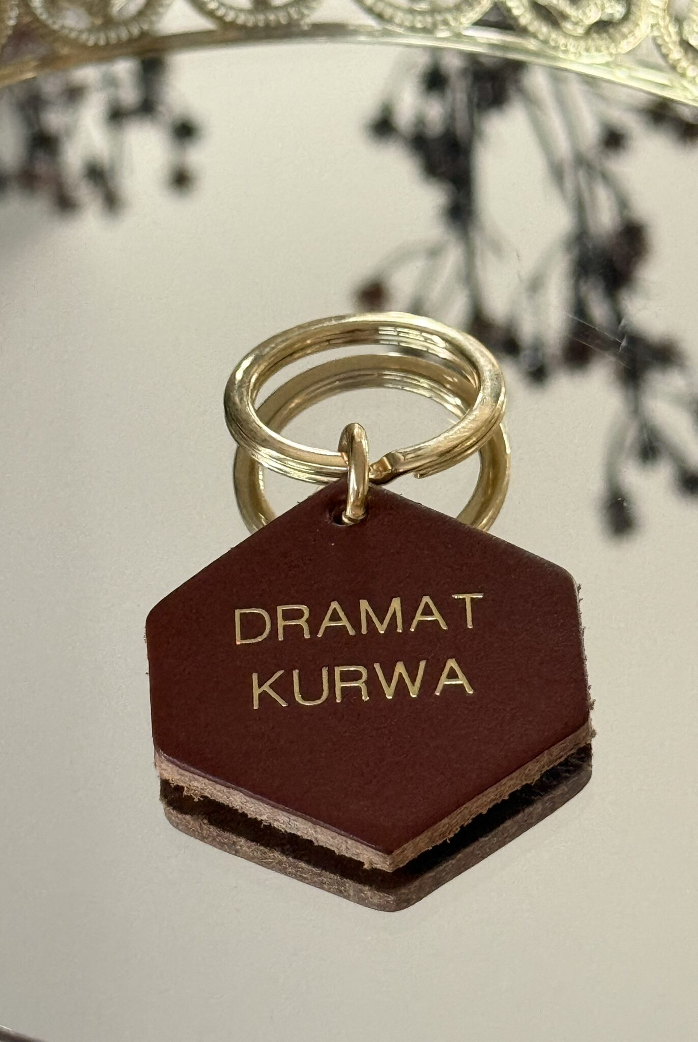 Brelok skórzany "Dramat kurwa" - obrazek 2